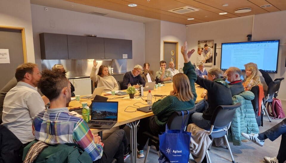 Dekan Øyvind Gregersens forslag om å slå sammen institutter ved NV-fakultetet ble stemt ned i fakultetsstyremøte forrige uke. - En ting som i liten grad tas med i regnestykket ved slike diskusjoner er tapet av tid og konsentrasjon og som går ut over arbeidet med universitetets hovedoppgaver, undervisning og forskning, skriver Olav Vadstein.