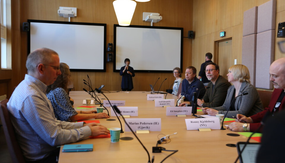 Kandidatene møttes til debatt på NTNUs styrerom.